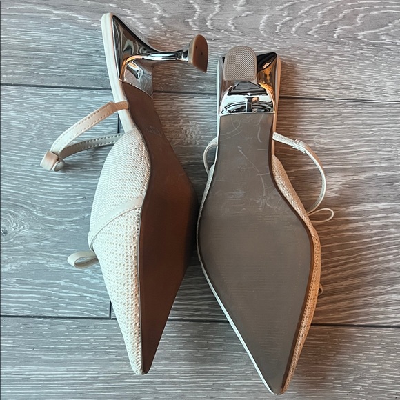 Elegant Cream Women's Shoes with Bow Detail - Picture 3 of 3